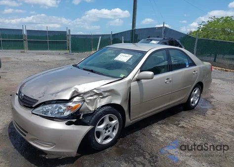 2004 Toyota Camry Le z USA, uszkodzony, nr VIN 4T1BE32K44U887767